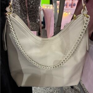 Elegant Cream Leather Shoulder Bag
